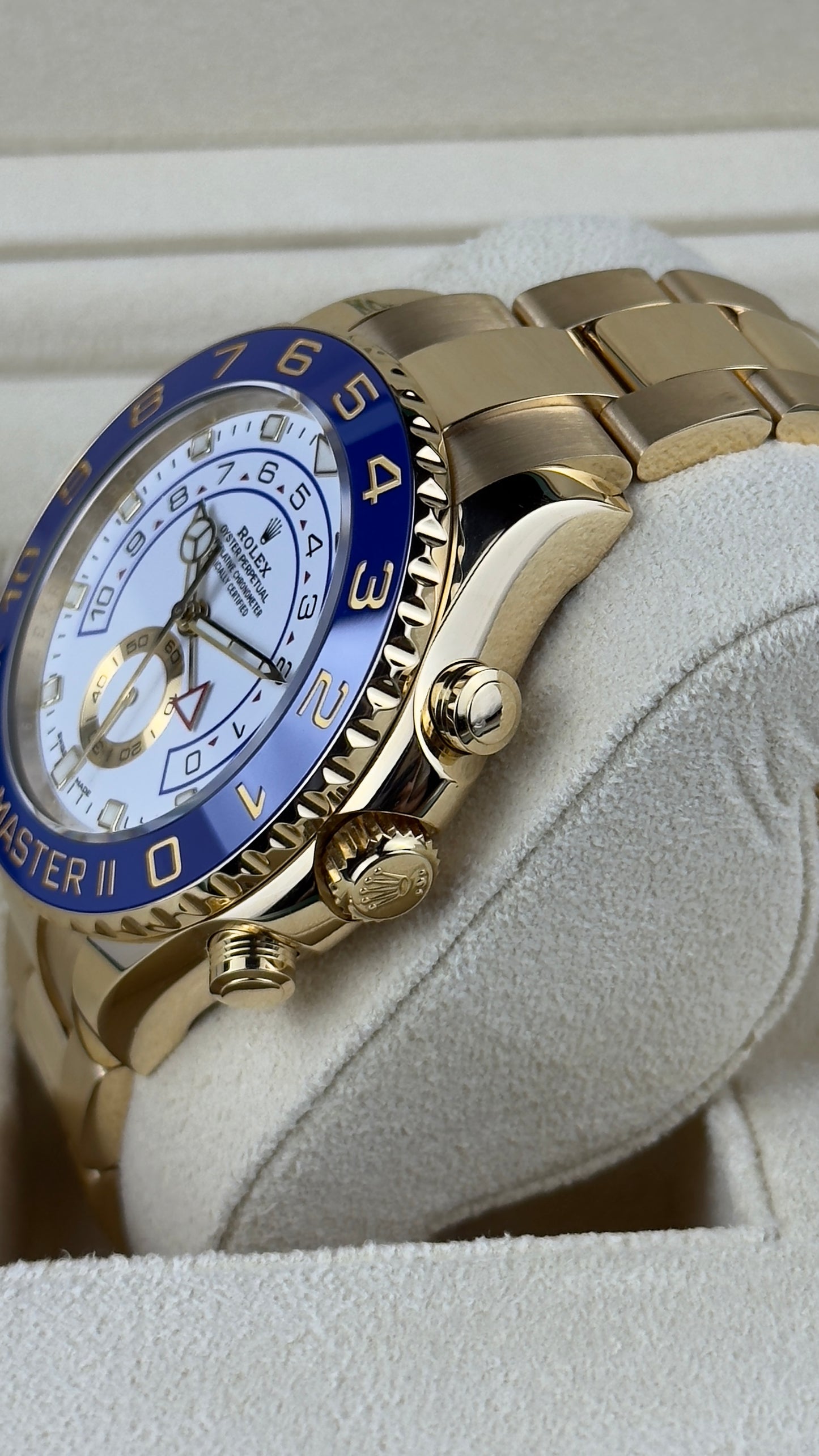 Rolex Yacht-Master II 116688-0002 Oyster Perpetual in 18K Yellow Gold