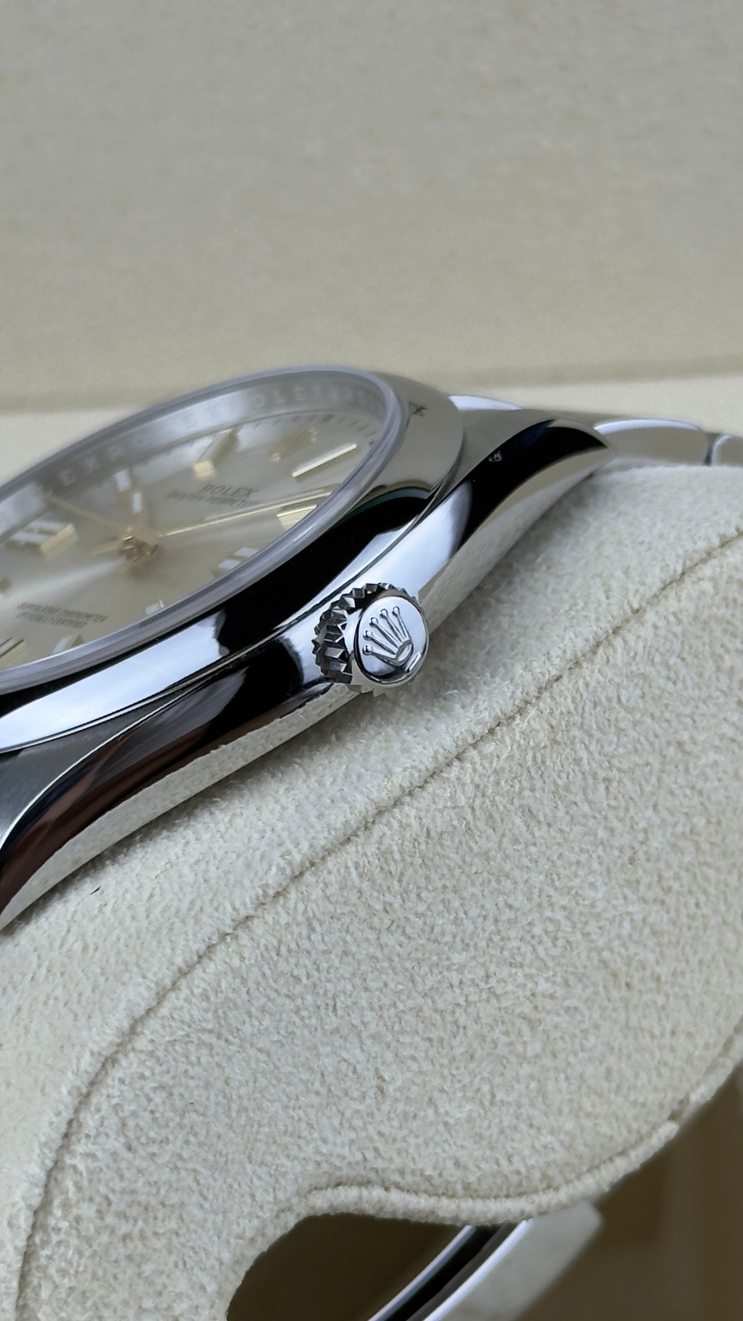 Rolex Oyster Perpetual 41 124300-0001 Silver Dial Oyster Bracelet