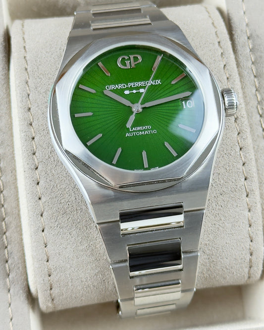 Girard Perregaux Laureato - 42MM - REF : 81010-11-433-11A