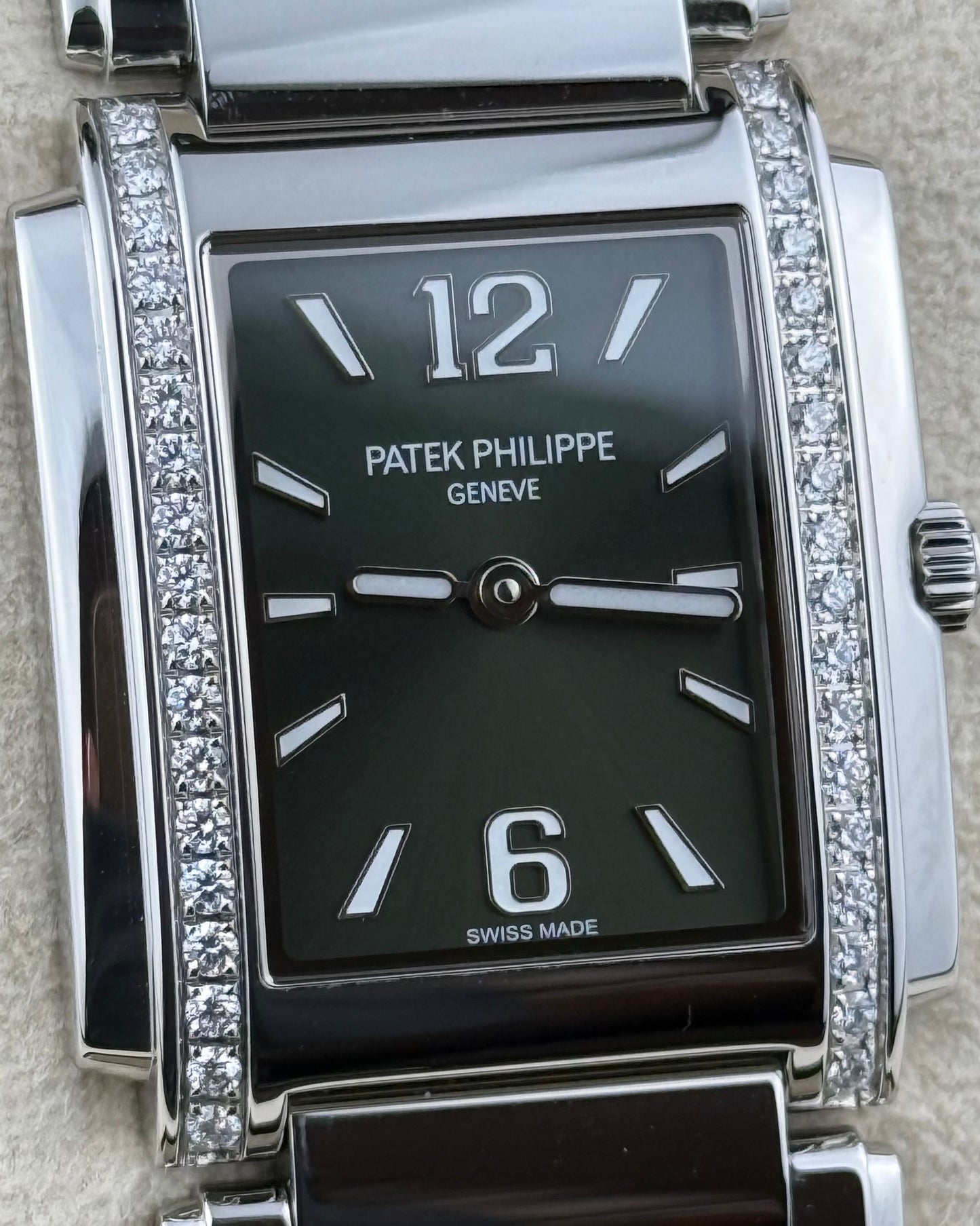 Patek Philippe Twenty~4 - Diamond-Set Bezel - Ref: 4910/1200A-011