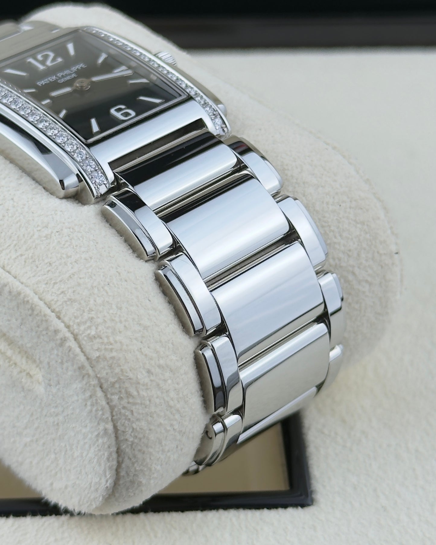 Patek Philippe Twenty~4 - Diamond-Set Bezel - Ref: 4910/1200A-011