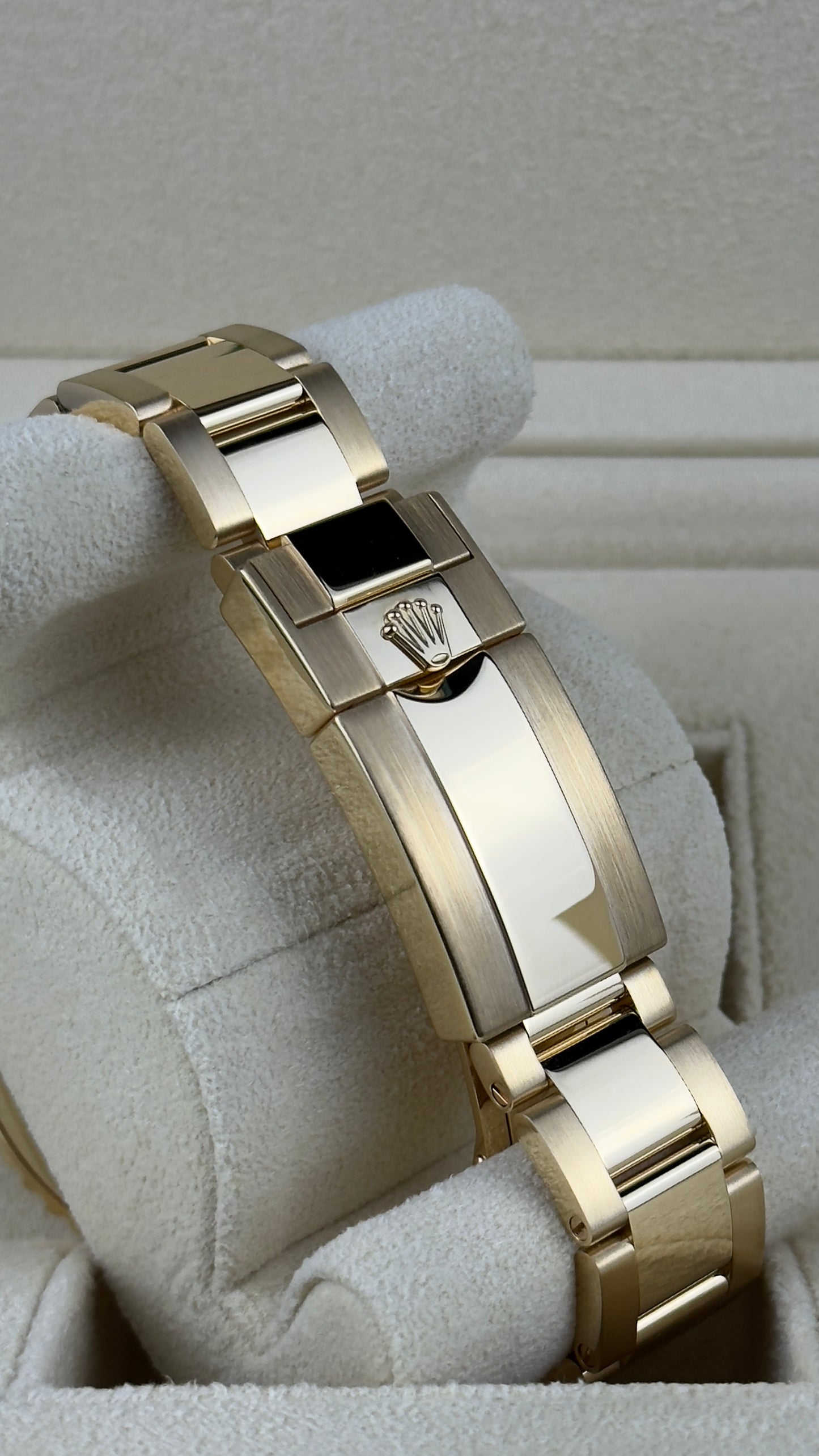 Rolex Yacht-Master II 116688-0002 Oyster Perpetual in 18K Yellow Gold