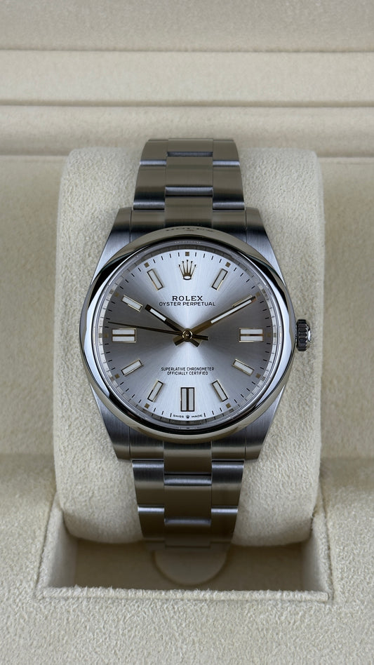 Rolex Oyster Perpetual 41 124300-0001 Silver Dial Oyster Bracelet
