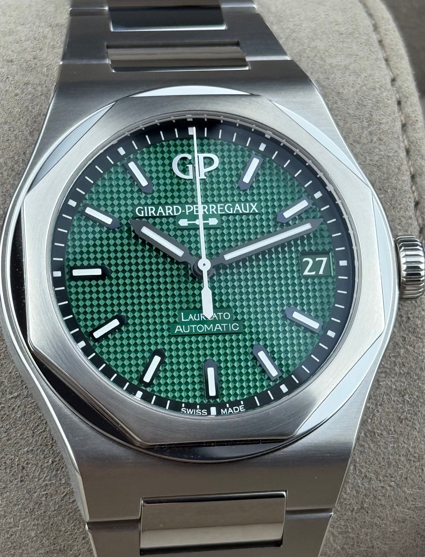 Girard Perregaux Laureato Green - 42MM - REF : 81010-11-3153-1CM