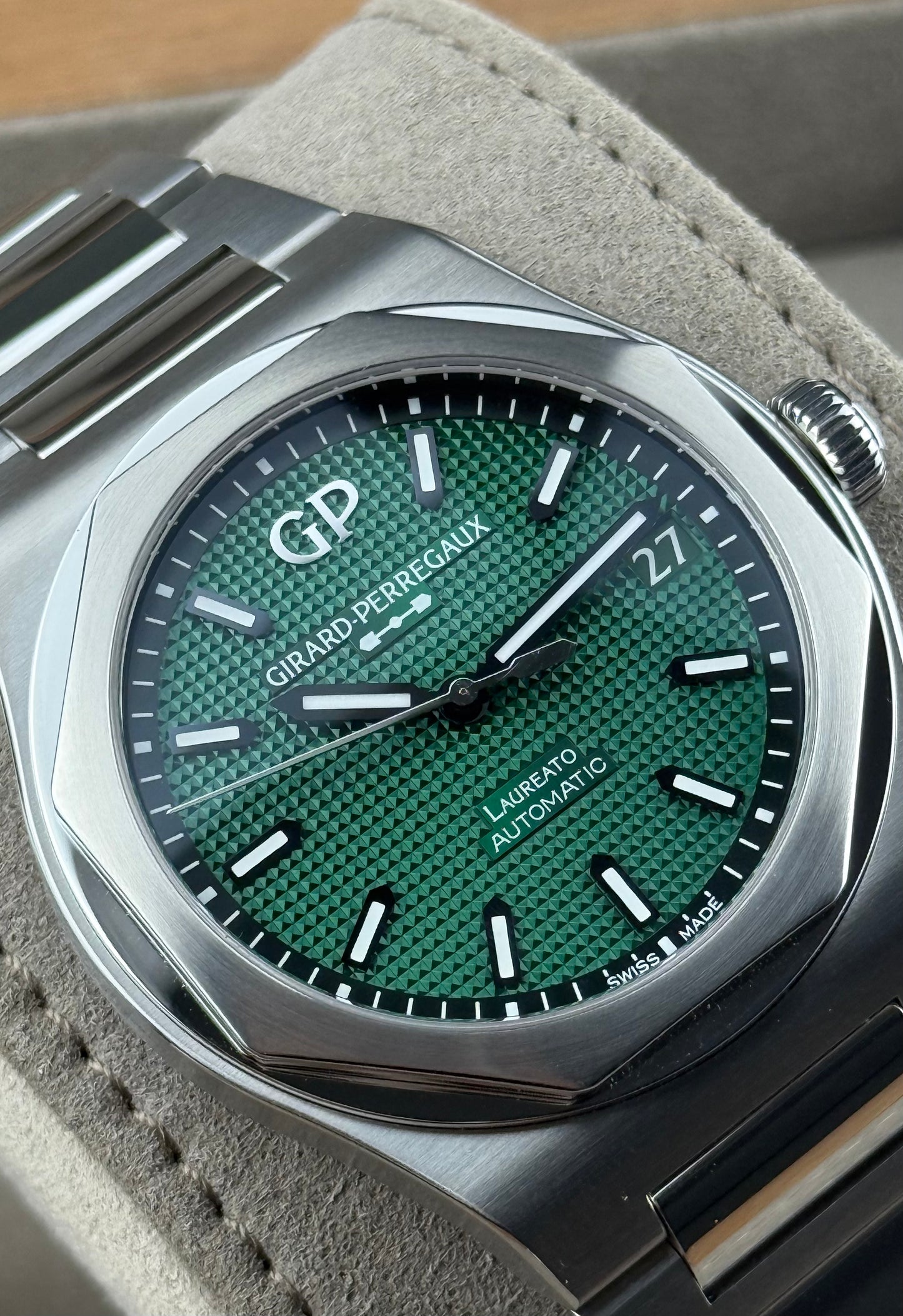 Girard Perregaux Laureato Green - 42MM - REF : 81010-11-3153-1CM