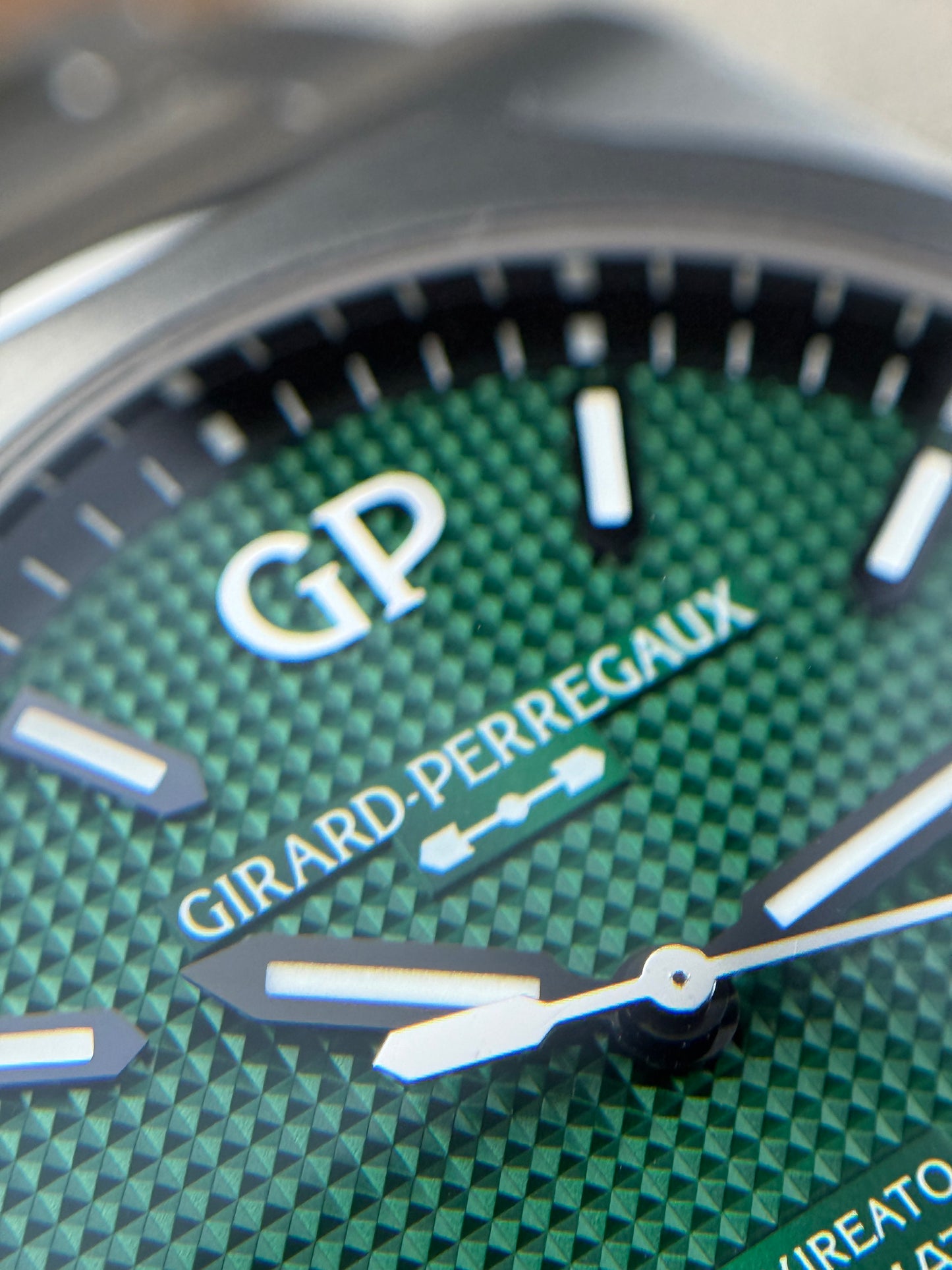 Girard Perregaux Laureato Green - 42MM - REF : 81010-11-3153-1CM