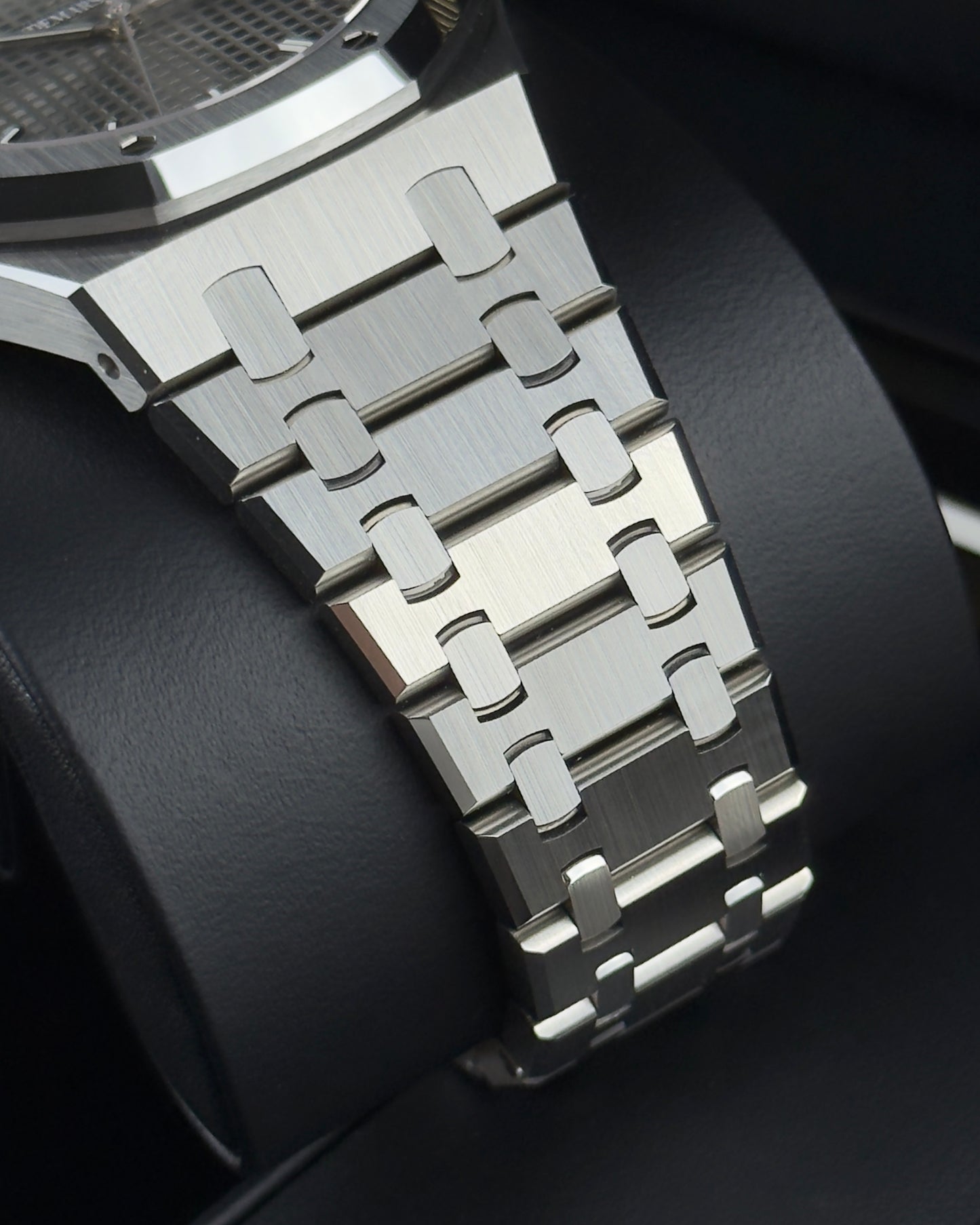 Audemars Piguet Royal Oak - 41MM - REF : 15500ST.OO.1220ST.02