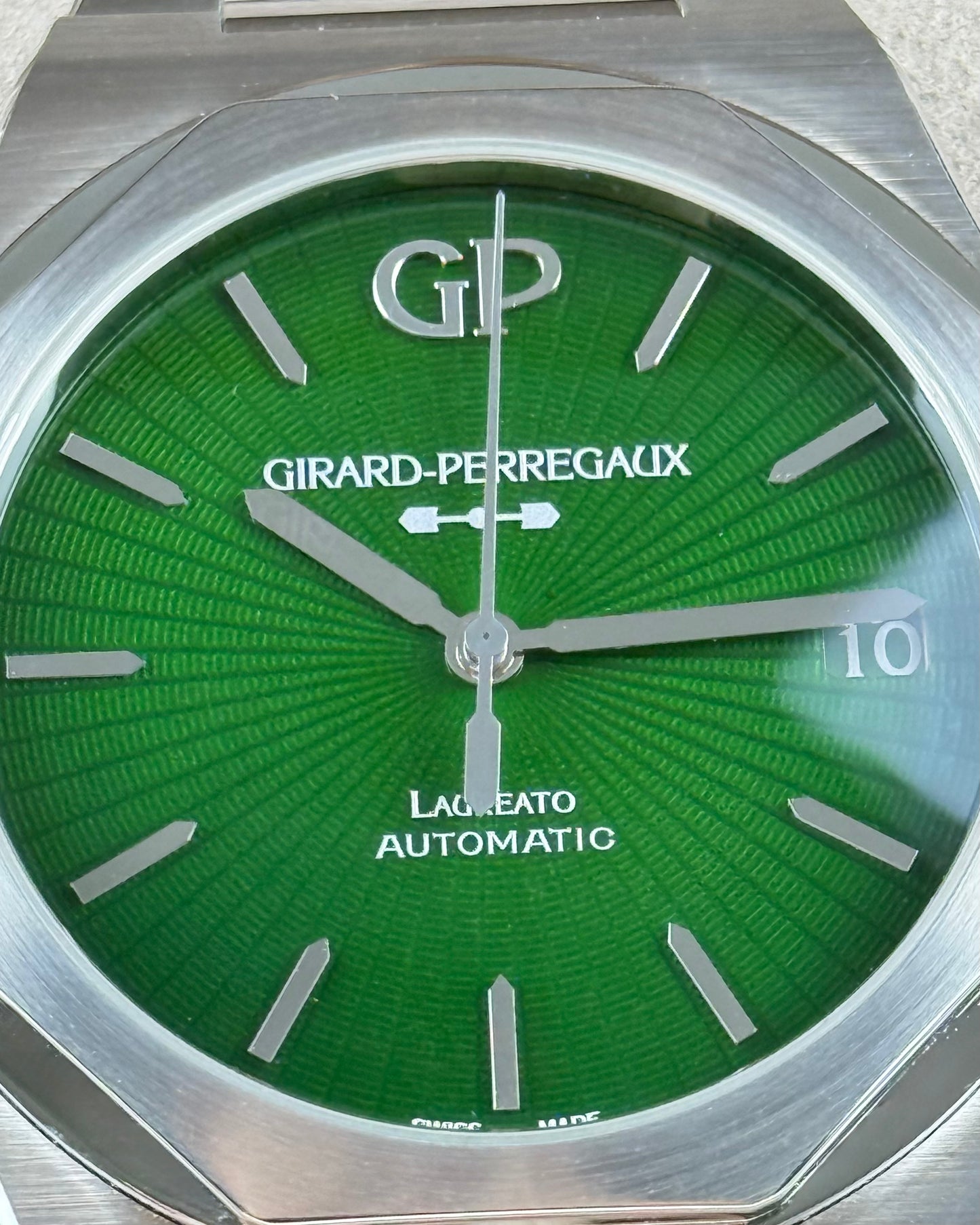 Girard Perregaux Laureato - 42MM - REF : 81010-11-433-11A