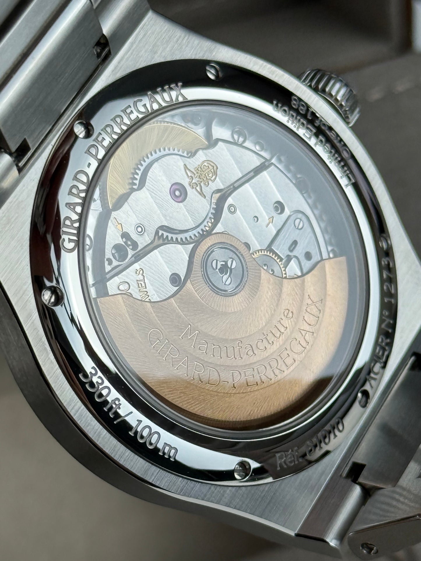 Girard Perregaux Laureato - 42MM - REF : 81010-11-433-11A