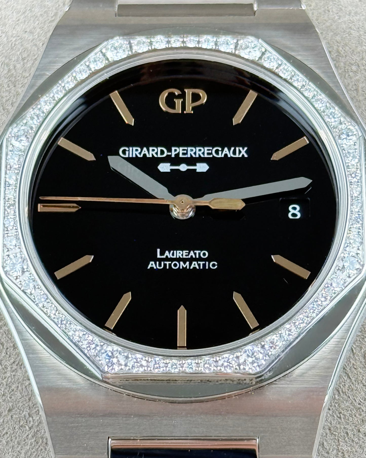 Girard Perregaux laureato infinity edition - 38MM - 81010-11-635-11A