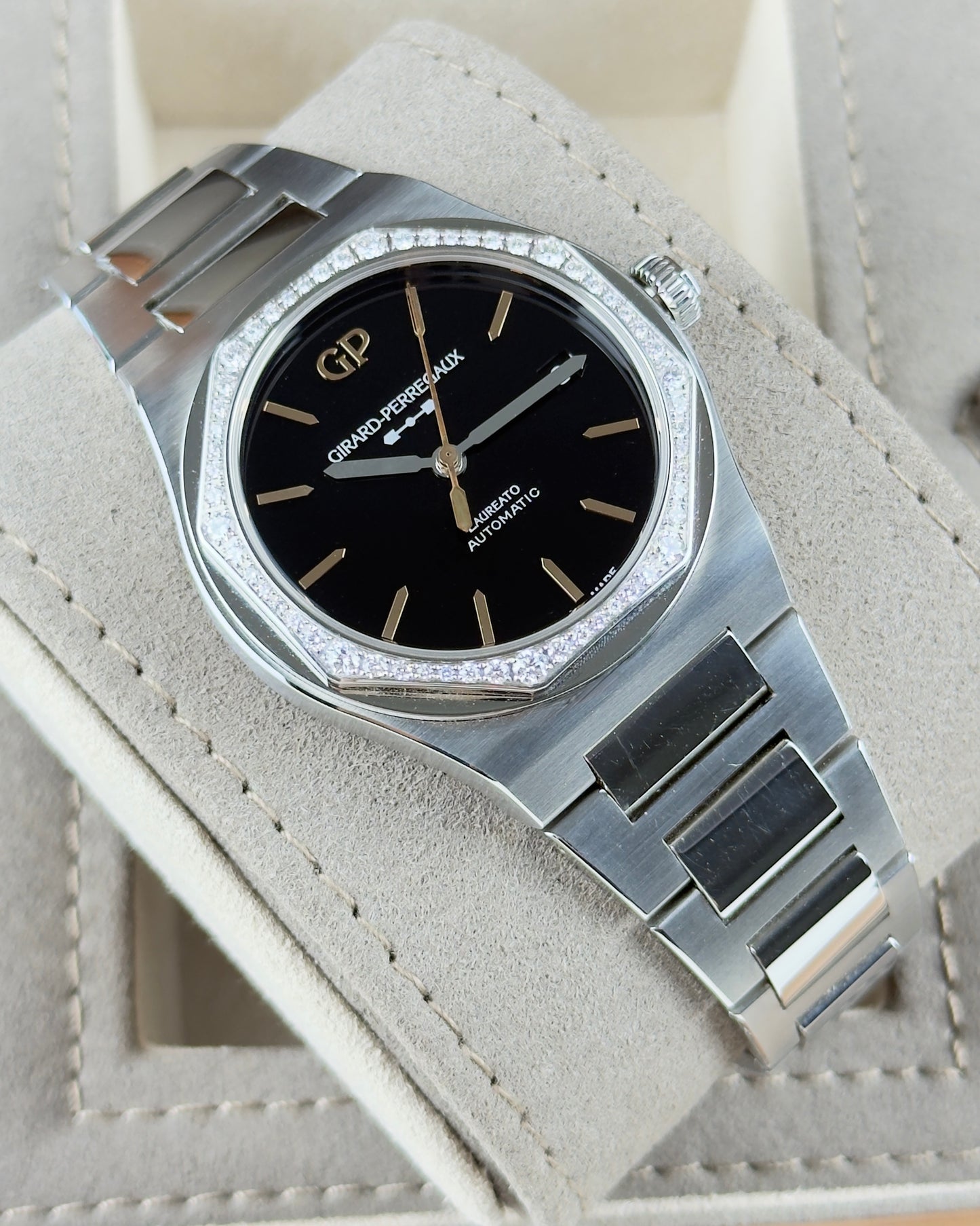 Girard Perregaux laureato infinity edition - 38MM - 81010-11-635-11A