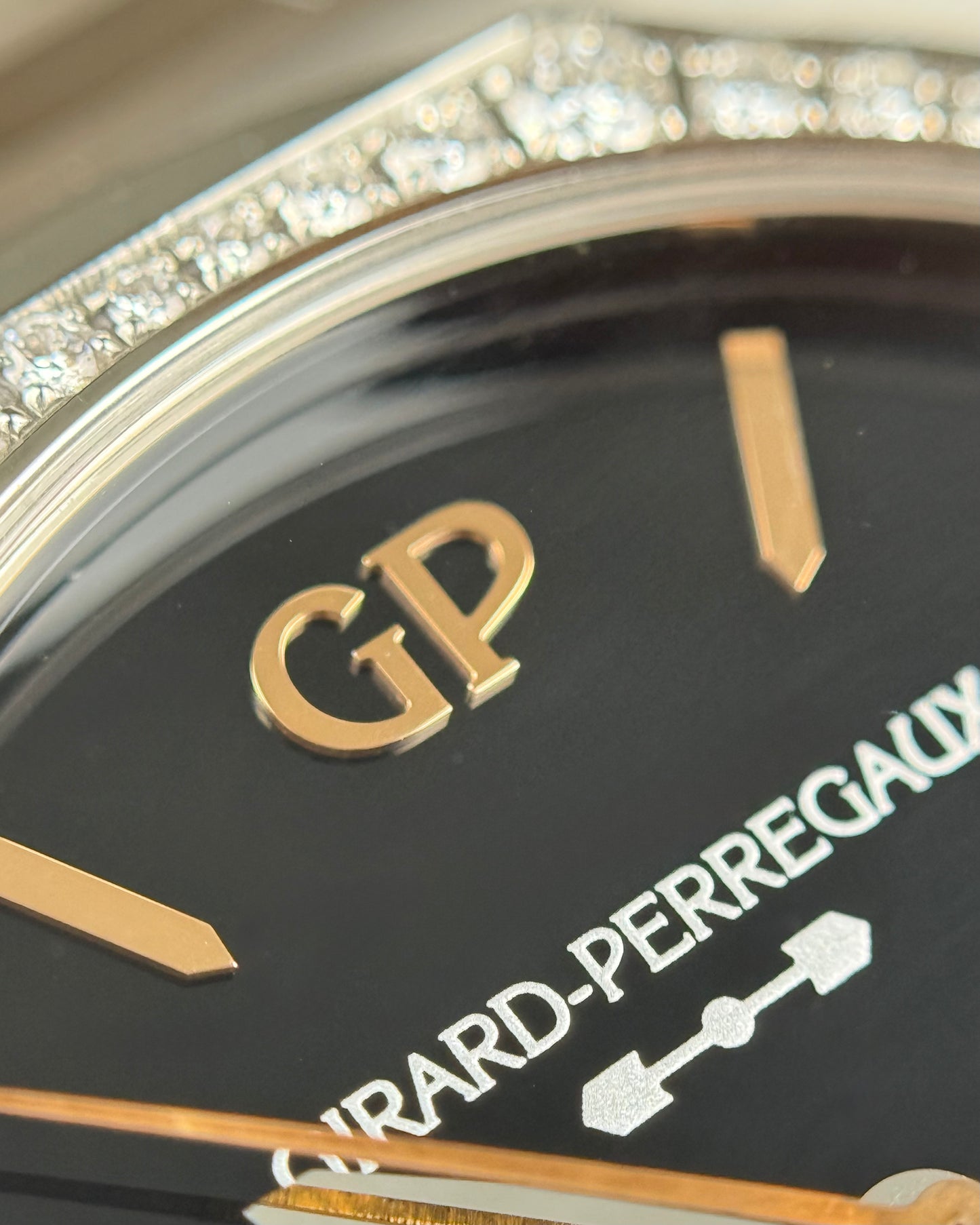 Girard Perregaux laureato infinity edition - 38MM - 81010-11-635-11A