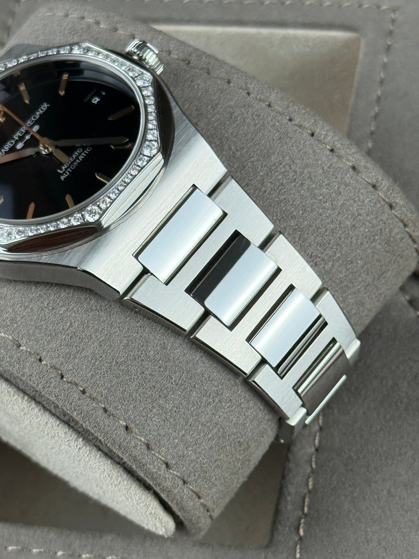 Girard Perregaux laureato infinity edition - 38MM - 81010-11-635-11A