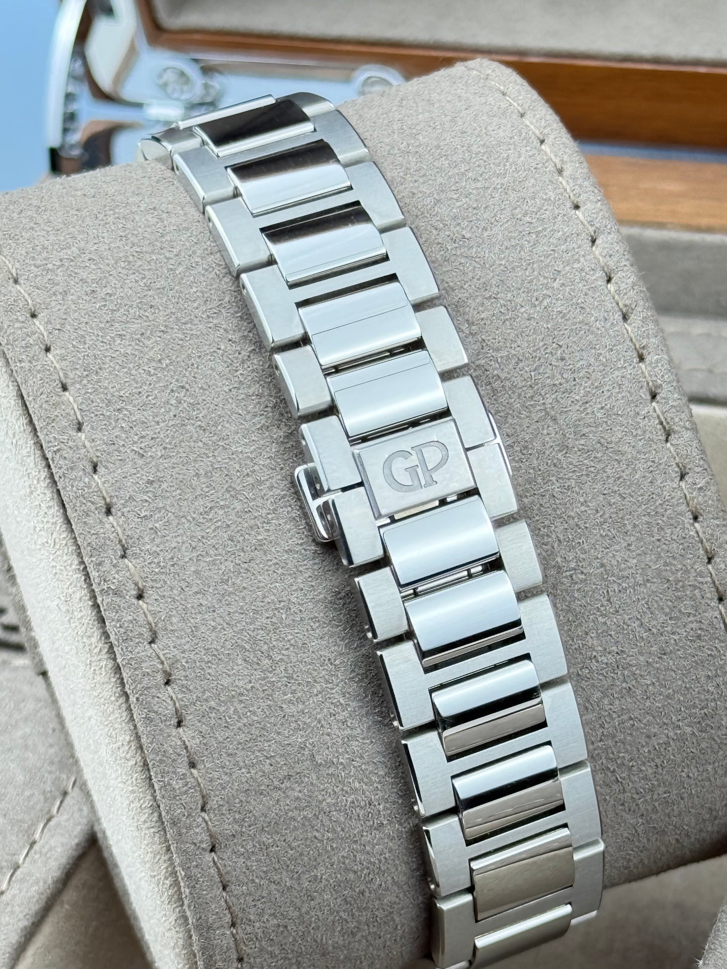 Girard Perregaux laureato infinity edition - 38MM - 81010-11-635-11A