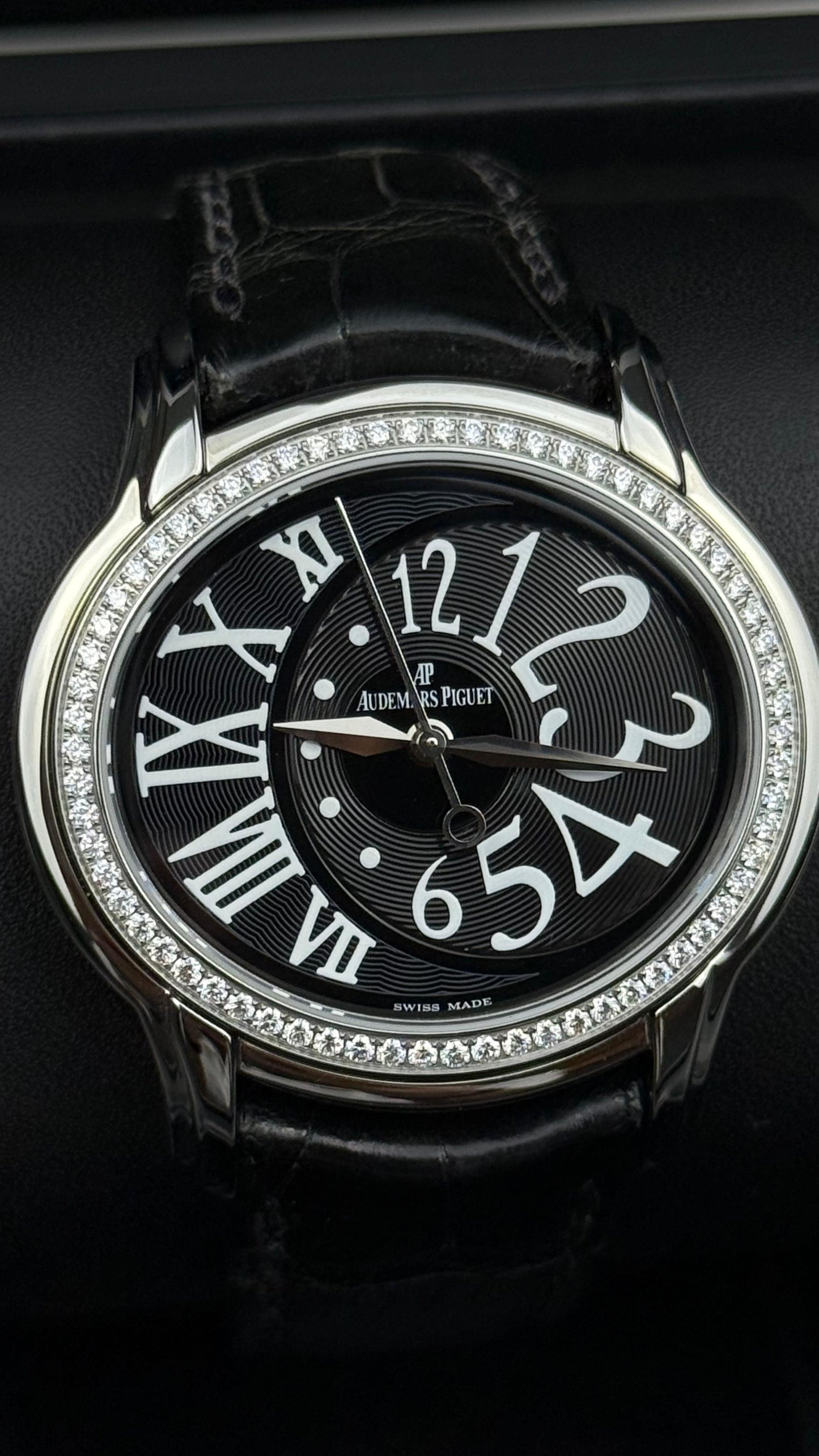 Audemars Piguet Millenary Ladies - 39.5 MM - REF : 77301ST.ZZ.D002CR.01