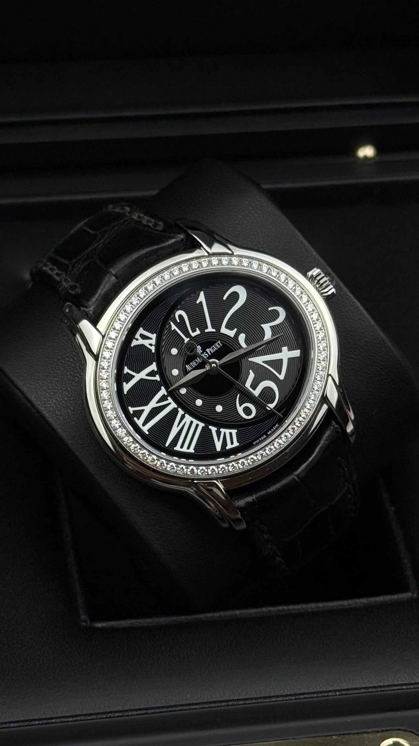 Audemars Piguet Millenary Ladies - 39.5 MM - REF : 77301ST.ZZ.D002CR.01
