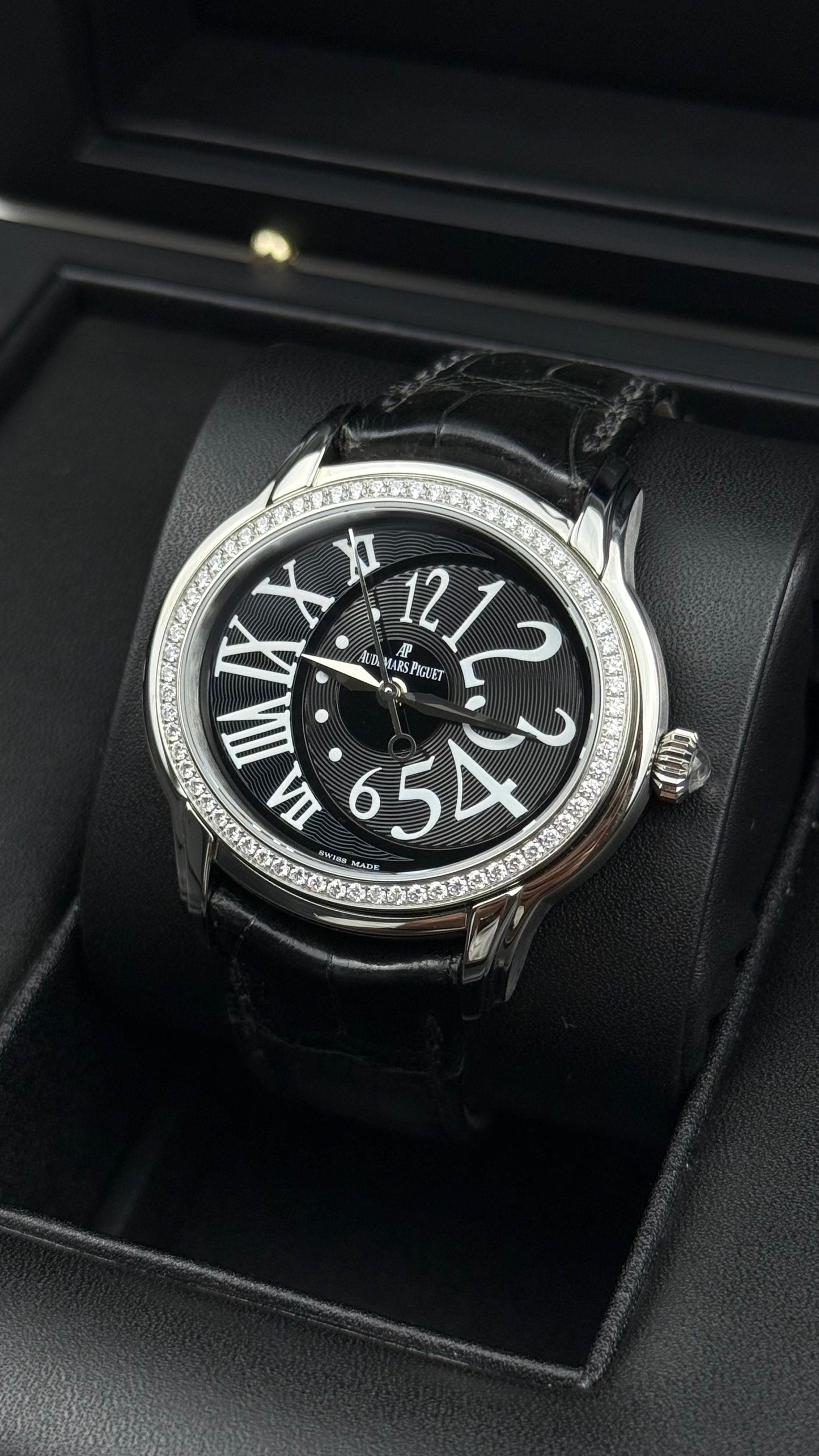 Audemars Piguet Millenary Ladies - 39.5 MM - REF : 77301ST.ZZ.D002CR.01