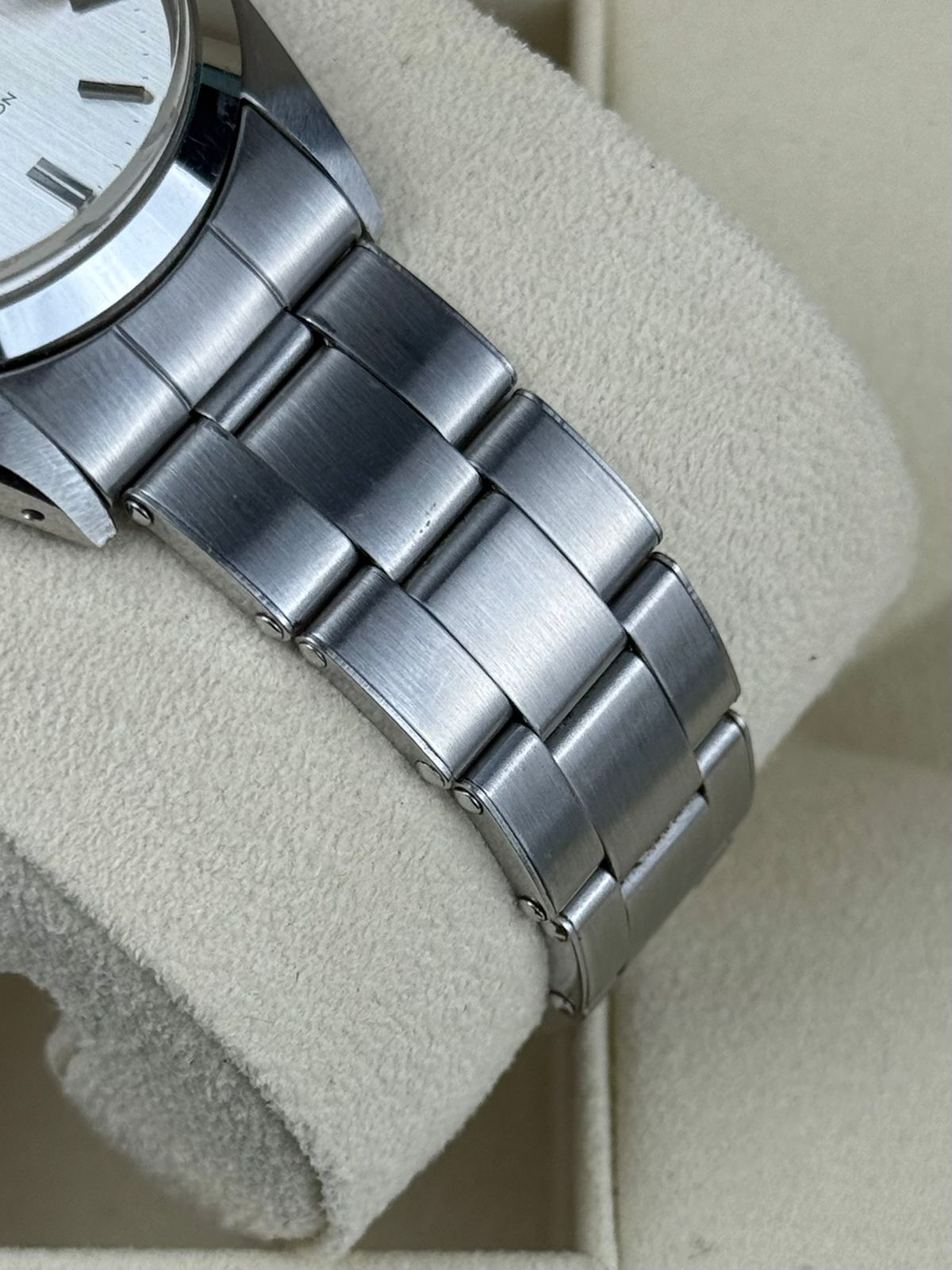 Rolex Oysterdate 34MM Silver 6694 –